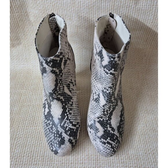 Madden Girl Women Ankle Boots Block Heel Snake Skin Print Zips 7M Cream Gray - Picture 3 of 12